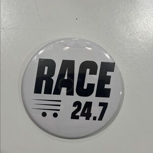 Button Pin Race 24.7
Retro style